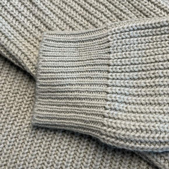 Misguided Off the Shoulder Sweater - Picture 4 of 4